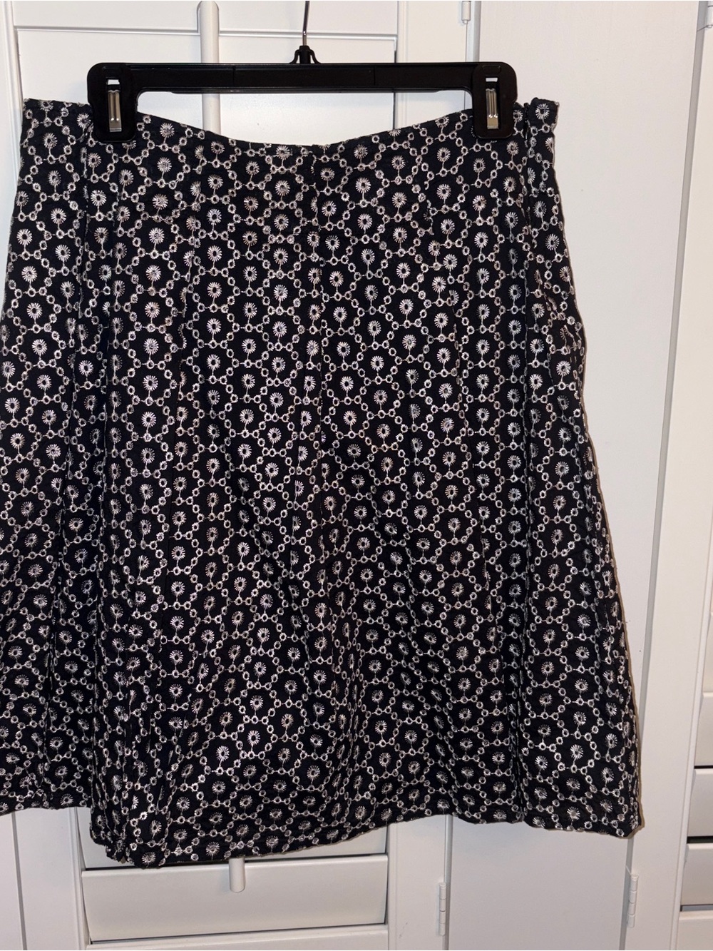 Willi Smith Black & White Floral Cotton Skirt Size: 6